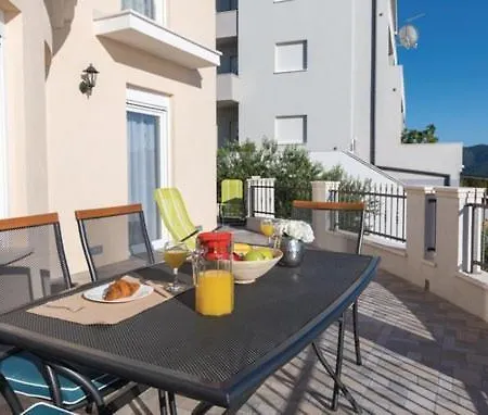 Jurkovic 5 * Komarna