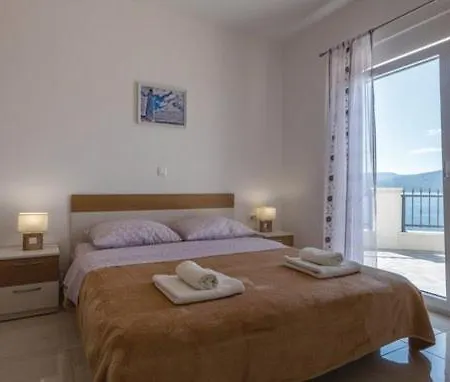 Jurkovic 5 * Komarna