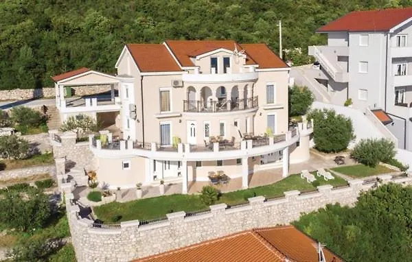 Apartment Jurkovic 5 Komarna