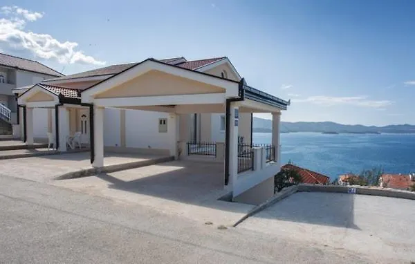 Apartment Jurkovic 5 *