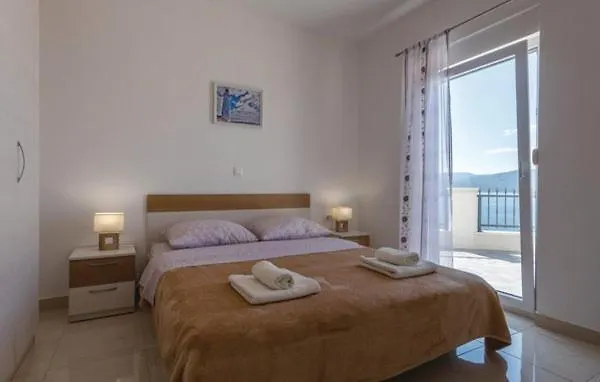 Jurkovic 5 * Komarna