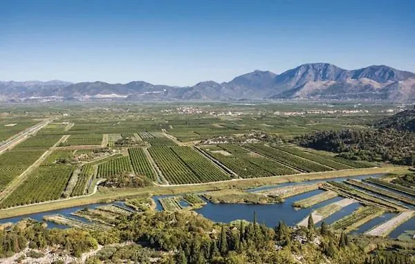 Apartment Jurkovic 5 Komarna